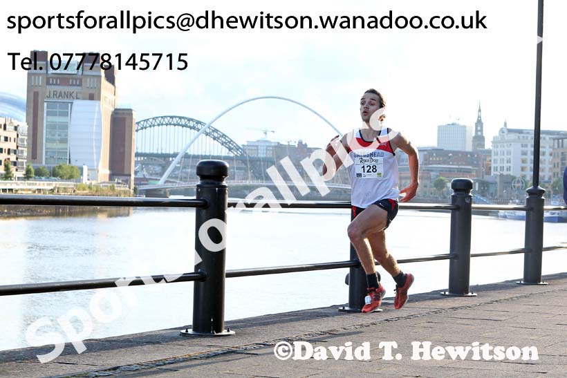 Conrad Franks (Gateshead) 2nd in the Bridges of the Tyne 5 Mile Road Race, Newcastle. Photo: David T. Hewitson/Sports for All Pics